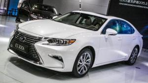 2015 Lexus ES300h